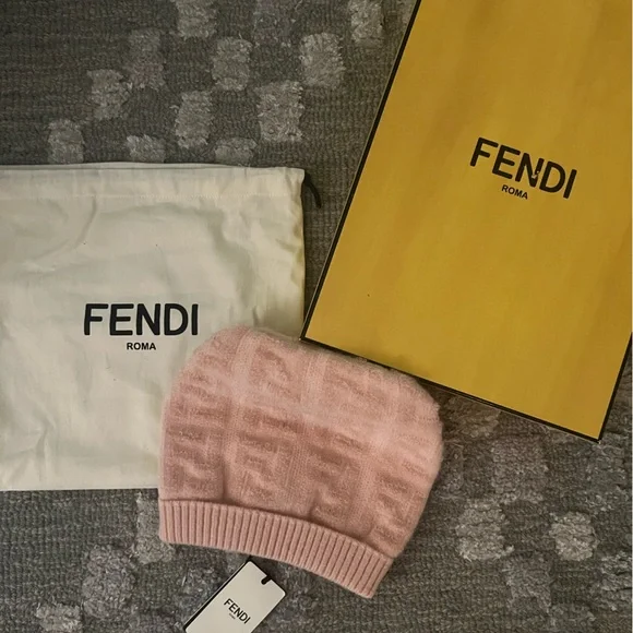 *NEW* Fendi baby pink beanie *With box* Fendi Baby Girl main image 2